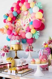 Un buen cumpleaños empieza con la decoración para fiestas de cumpleaños. Novedosas Decoraciones Para Tus Fiestas Adornos Para Fiesta Fiesta De Unicornios Decoracion Fiesta Cumpleanos