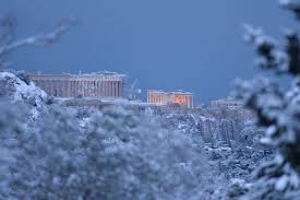 Δεδομένου ότι η ακρόπολη είναι (ακόμη τουλάχιστον) μνημείο του οποίου την ευθύνη διαχείρισης έχει το υπουργείο πολιτισμού, δια της εφορείας αρχαιοτήτων πόλης αθηνών, μήπως θα έπρεπε το. Sta Leyka Akropolh Kai Syntagma Kare Apo Th Xionismenh A8hna