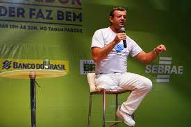 Engenheiro dinamarquês, o avô de lars grael foi um dos responsáveis pela construção do estádio pela construtora christian nielsen. Lars Grael Exemplo De Superacao Politico E Multicampeao Na Vela