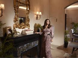 Shahrukh khan's house also known as mannat is a 6 storey high, sea facing marvel located at bandstand in bandra west, mumbai. How To Get Invited Into Gauri And Shah Rukh Khan S Delhi Home Bollywood Gulf News