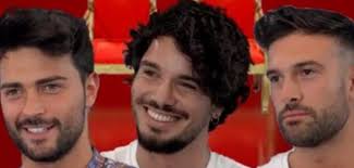 In questo video vedrete ciò che accadrà nella prossima puntata uomini e donne classico. Replica Uomini E Donne Puntata 8 Settembre 2020 Streaming Su Mediaset Play E Witty Tv