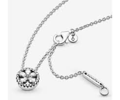 Looduslik sillerdav pärl loob särava sära, samas kui hõbedast pärlitega lukk annab klassikalisele kujundusele moodsa tooni. Pandora Funkelnde Schneeflocke Collier Halskette 399230c01 Ab 63 99 Preisvergleich Bei Idealo De