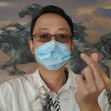 Di balik saya Lukisan Basuki Abdullah. Saya koleksi Lukisan Basuki Abdullah,  Lee Man Fong dan Sabri. Senang menikmati Lukisan yang Realis dan Naturalis.  Namun yang paling saya Nikmati adalah Alam Semesta Lukisan