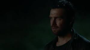 Watts a l'intention de prendre le fraternité d'une manière qui énerve calvin. Recap Of Banshee Season 4 Episode 5 Recap Guide