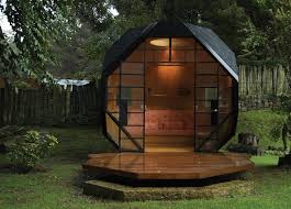 Pour vous inspirer, découvrez ces exemples de mini maisons de jardin de design original et joli. Le Top Des Abris De Jardin 45 Idees Design Archzine Fr