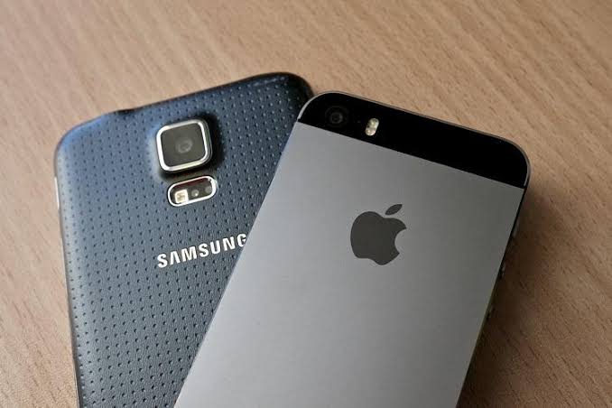 Apple and Samsung Fined Rs. 125 Crore For Deliberately Slowing Down Mobile Phones - RVCJ Media