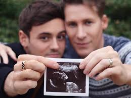 Thomas robert daley is a british diver, television personality and youtube vlogger. Babygluck Fur Tom Daley Und Ehemann