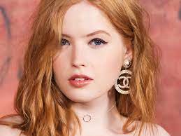 The beautiful 20 year old english actress ellie bamber supports shawn in playing the girlfriend role in the video. Ellie Bamber Movies Shawn Mendes Music Video Girlfriend