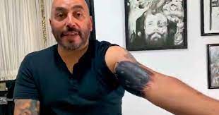 Fue en una dinámica en la plataforma tiktok en donde sus seguidores hicieron un dueto con el hermano de jenni rivera para cantar su más reciente sencillo el pelotero cuando lupillo habría dejado al descubierto su más reciente tatuaje. Yswvr5ojj7zqxm