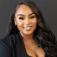 Candis Dunn's Instagram, Twitter & Facebook