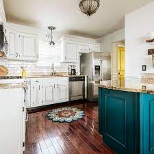 A small kitchen doesn't also have to be a cluttered and impractical kitchen, not if you can prevent that by employing creative interior design techniques sure, some kitchen layouts offer more advantages than others but that's no reason to be discouraged. 10 Unique Small Kitchen Design Ideas