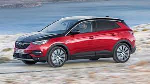 أوبل تطلق grandland x hybrid4 أول سيارة هجينة بقوة 300 حصان