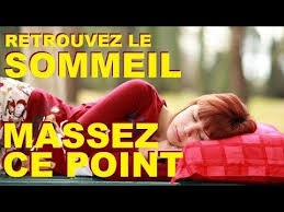 Videotuto Comment Retrouver Le Sommeil Vite Massez Ce Point Pour Dormir Acupression Medecine Chinoise Acupres Acupression Comment Masser Comment S Endormir