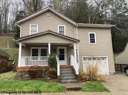 50 Royal Ln, Horner, WV 26372