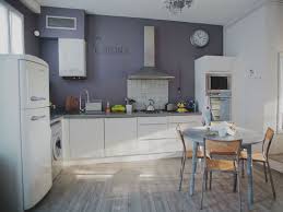 Un Trois Pieces Cosy En Etages Cuisine Blanche Cuisine Moderne Cuisine