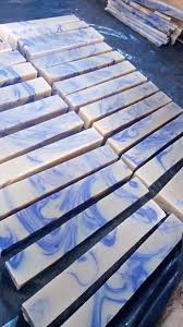 På fredagen valdes sabuni enhälligt till ny partiledare på liberalernas extra landsmöte i stockholm. Jinsi Ya Kutengeneza Sabuni Ya Magadi