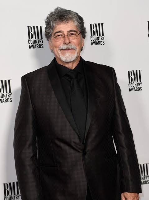 Alabama singer Randy Owen recognized by Boy Scouts for humanitarian work