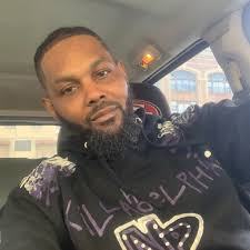 Cus D'amato the legendary trainer behind three world champions including  Iron Mike Tyson. Breaks down the essence of boxing to hit and don't get  hit. „Be clever, be smart and don't get