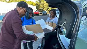 How Ray Bellamy's Thanksgiving turkey drive helps struggling Manatee County  families