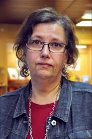 Dagmar får äldre att överge sina hem