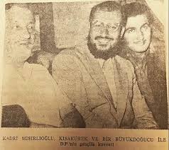 Kadir mısıroğlu türk yazar, şair , gazeteci ve tarih yazarı olarak bilinmektedir. Uc Guzel Insan Ustad Necip Fazil Ustad Ali Ulvi Kurucu Facebook