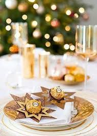 Dekorieren Und Schenken Mit Den Pralinen Von Ferrero Tischdeko Dekorieren Bestpins Christmas Time Christmas Table Christmas Tablescapes