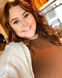 Lynette Pearson's Instagram, Twitter & Facebook