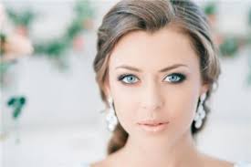 Women with dark brown hair should play with richer colors of makeup instead. Beauty Makeup Idea Bridal Makeup Blue Eyes Brown Hair
