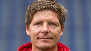 Oliver glasner ist müde, aber er scheint schon wieder guter dinge. Oliver Glasner Wird Neuer Trainer Der Sv Ried Nachrichten At