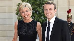 Duminică, 7 mai, la închiderea urnelor și când sondajele îl dădeau câștigător sigur pe soțul ei, brigitte macron a făcut un gest surprinzător. Cum AratÄƒ Mama Lui Macron De Aceeasi VarstÄƒ Cu SoÅ£ia Lui Care S A Opus CÄƒsÄƒtoriei Celor Doi Foto Ea Md