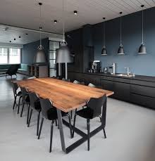 Rugs featuring distressed patterns add some softness with hundreds of industrial inspired pieces at all price points, hayneedle is the perfect place to get your design gears turning and create the industrial style living. Industrial Style In Der Kuche Warme Farben Funktionales Design