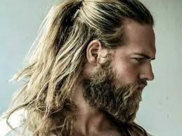 Kim derdi bir gün erkek uzun saç modelleri arasında topuzun trend olacağını? Genc Erkek Uzun Sac Modelleri Youtube