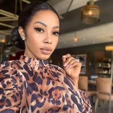 Who dat girl? Kelly Khumalo has shared this selfie and we cannot get  enough! This woman is a natural beauty.🥰🤩 Photo: @kellykhumaloza  (Instagram) #brieflynews #brieflyza #newsupdates #trending #trendingnews  #southafricannews #southafrica #mzansinews ...