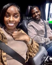 He is 41, she is 32. 10 years married. #BlackCoupleRevolution