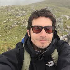 Retired officer of the argentine navy, oriented in submarines. Hugo Miguel Mendes