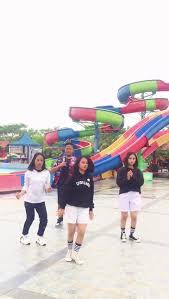 Restoran yang berada di jalur masuk singapore land waterpark batu bara ini memiliki ragam menu lokal dan western dengan minuman favorit nya aloevera singapore land. Ezil5y3dwnsodm
