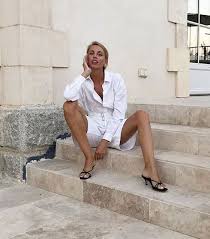 How To Shrink A Shirt To The Perfect Size Shrink A Shirt Street Style Outfit Street Style