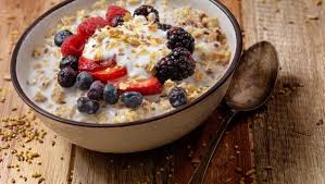 Perlu dicampur dengan susu atau air. 5 Kelebihan Oatmeal Dibanding Menu Sarapan Lain