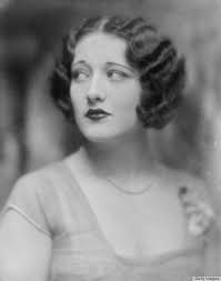 Women wore their hair (and hemlines!) in shorter lengths as a statement of independence, and accessorized it in a myriad of ways: 1920s Hairstyles That Defined The Decade From The Bob To Finger Waves Photos Huffpost Life