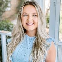 Amanda Abbe's Instagram, Twitter & Facebook