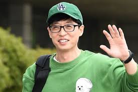 Nicknamed the grasshopper, due to early appearances dressed as a grasshopper, he is now known for his quick wit and appeal across a wide range of demographics. Yoo Jae Suk Clarifies That He Is Not Celebrity Accused Of Sexual Harassment By Youtube Channel Soompi