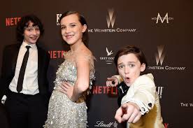 Februar 2004 in marbella, spanien) ist eine britische schauspielerin und model. Are Stranger Things Stars Noah Schnapp Millie Bobby Brown And Finn Wolfhard Friends In Real Life