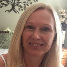 Elly Moore (@EllyMNetball)