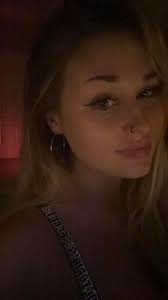 Hi! My name is Lauren, and I am looking for one more girl to join our  4-bedroom, 2-bath Apartment for the 25-26 school year! The apartment  complex is called The Pointe and