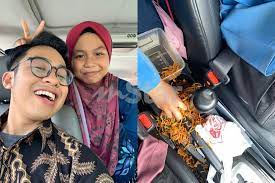 Waktu itu sudah malam, sekitar pukul 9. Adik Tumpahkan Mi Goreng Abang Sental Kereta Lelaki Ini Terkedu Disuruh Tengok Kiri Nampak Senang Tapi Bukan Mudah Nak Bersihkan Viral Mstar