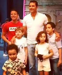 زينه تكشف عن دخل أحمد عز بأمر المحكمة. ØµÙˆØ± Ø£Ø­Ù…Ø¯ Ø¹Ø² Ù…Ø¹ Ø£Ø¨Ù†Ø§Ø¡ Ø§Ù„Ø´Ù‡Ø¯Ø§Ø¡ ÙÙ‰ Ø¹Ø±Ø¶ Ø§Ø³ØªØ«Ù†Ø§Ø¦Ù‰ Ù„Ù€ Ù…Ø³Ø±Ø­ÙŠØ© Ø¹Ù„Ø§Ø¡ Ø§Ù„Ø¯ÙŠÙ† Ù…Ø¨ØªØ¯Ø§