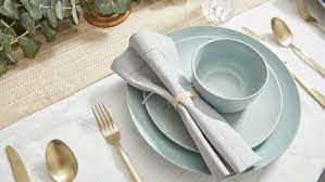 While setting a table the correct way has become something of a lost skill over the years, we promise your guest will the first step to setting a stylish table is to pick your linens. Proper Way To Set A Formal Dinner Table