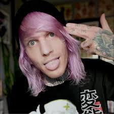 looking for someone who does face tattoos