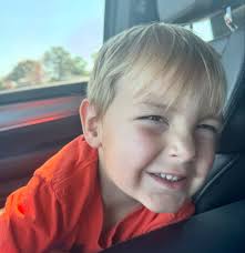 🤍🤍🤍 (can you tell that 3 year olds hate pictures?)