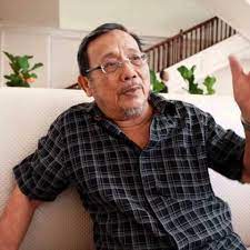 Saya pilih nama samaran 'tamar jalis' untuk novel sbdj kerana nama itu ada dalam hikayat inderaputera yang terkenal dalam kesusasteraan melayu tradisional. Sinar Terkini Tamar Jalis Meninggal Dunia Penulis Facebook